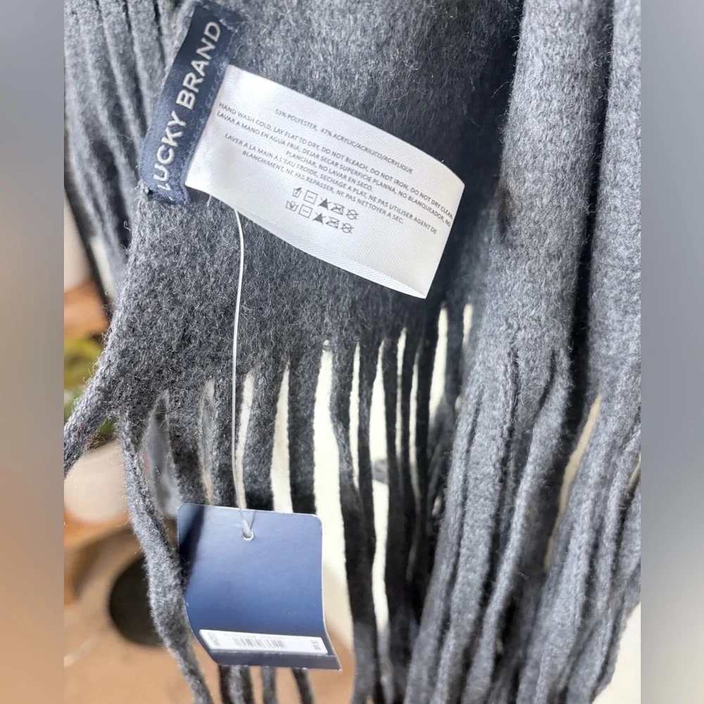 Lucky brand Cozy Gray Fringe Scarf new